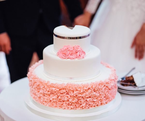 wedding-cake-at-the-wedding-of-the-newlyweds-1.jpg